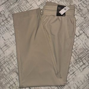 Gap Fit Runaround Pant